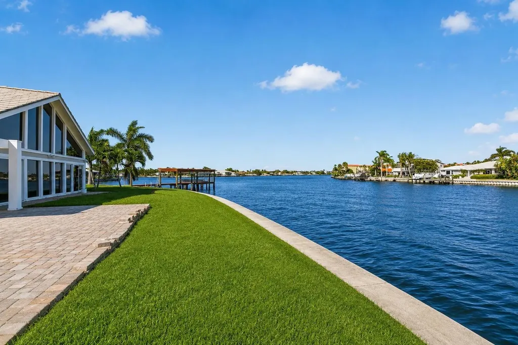 1276 37th Avenue NE St Petersburg FL 33704