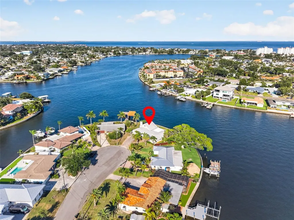 1276 37th Avenue NE St Petersburg FL 33704