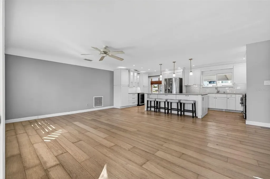 1276 37th Avenue NE St Petersburg FL 33704