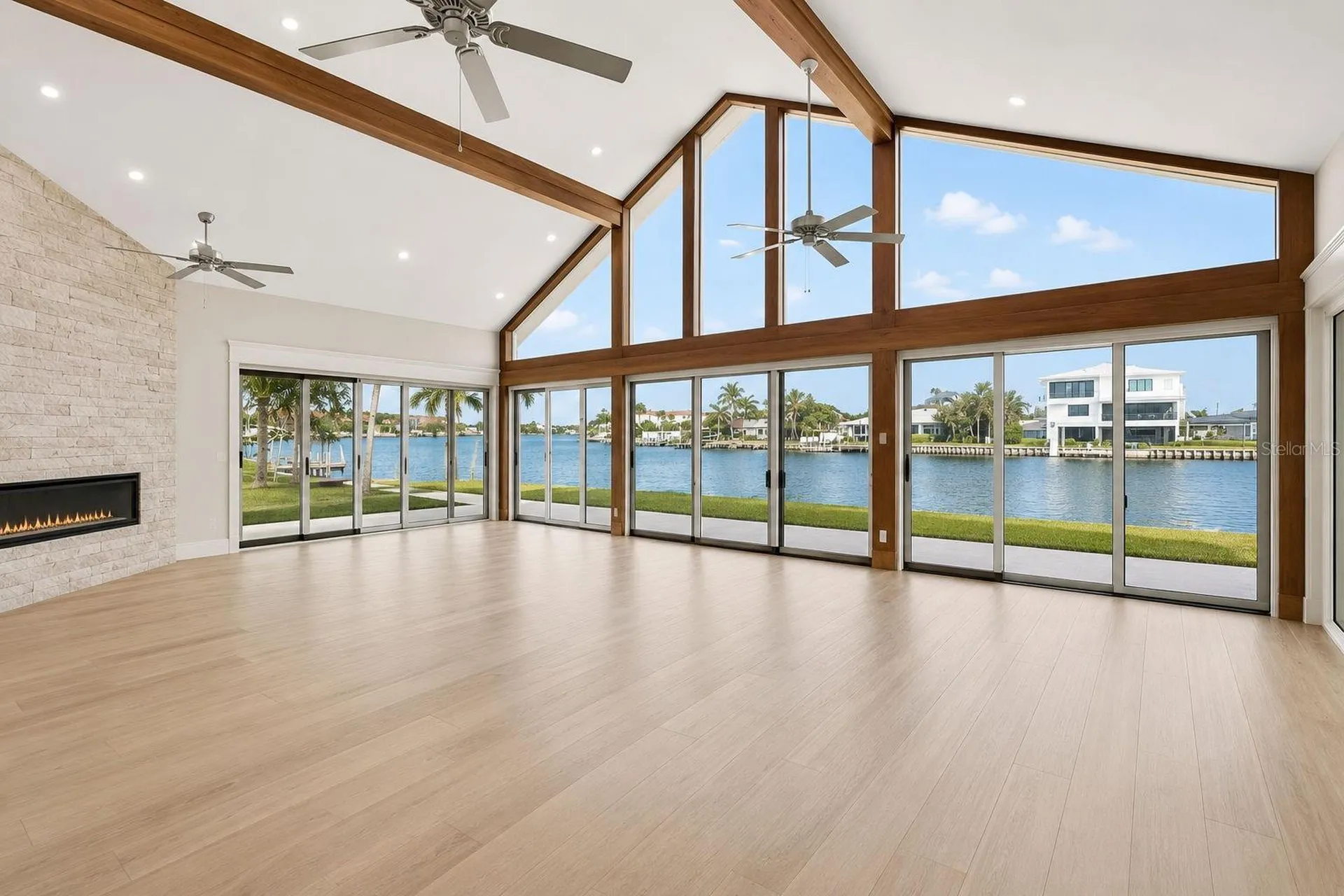 1276 37th Avenue NE St Petersburg FL 33704