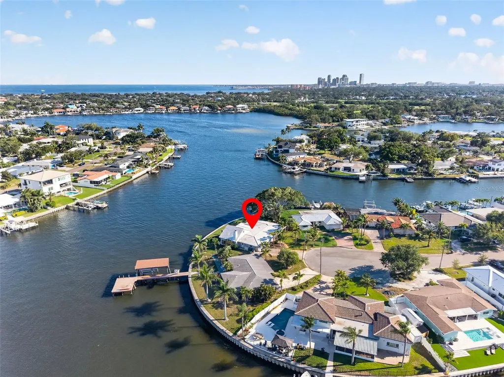 1276 37th Avenue NE St Petersburg FL 33704