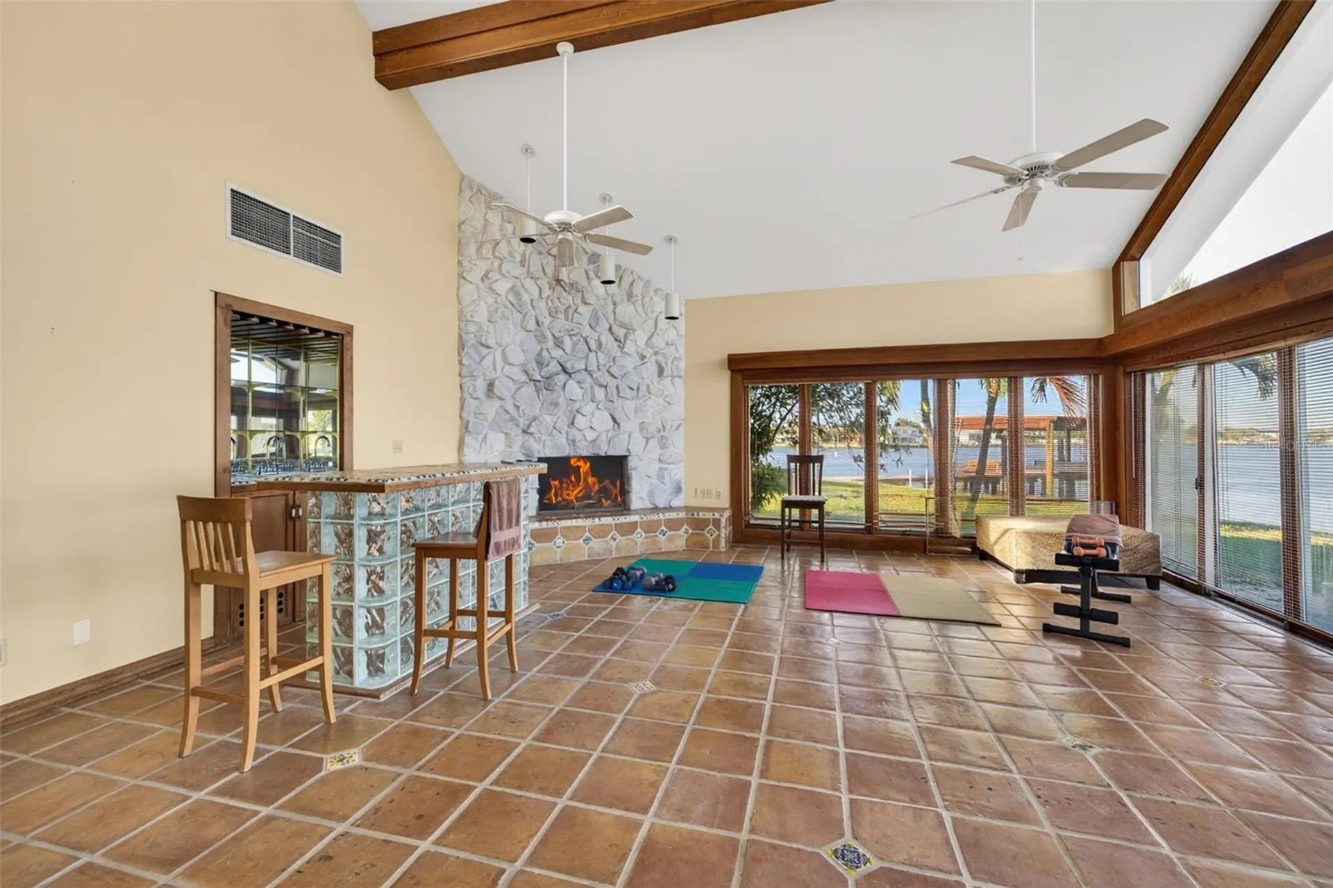 1276 37th Avenue NE St Petersburg FL 33704