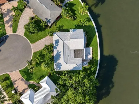 1276 37th Avenue NE St Petersburg FL 33704