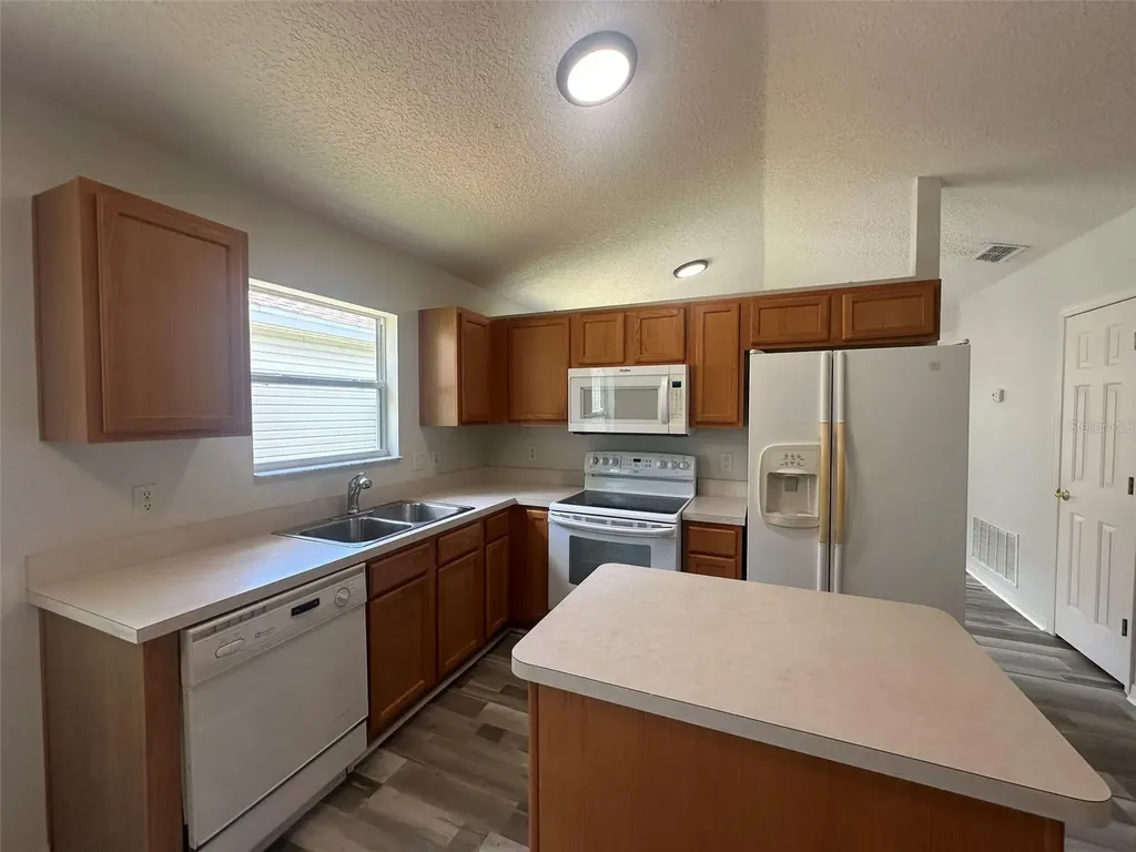 25335 Cranes Roost Circle Leesburg FL 34748