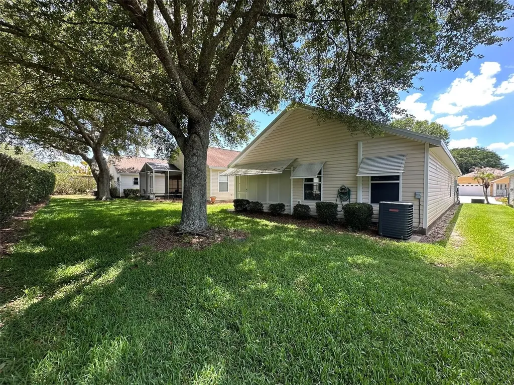 25335 Cranes Roost Circle Leesburg FL 34748