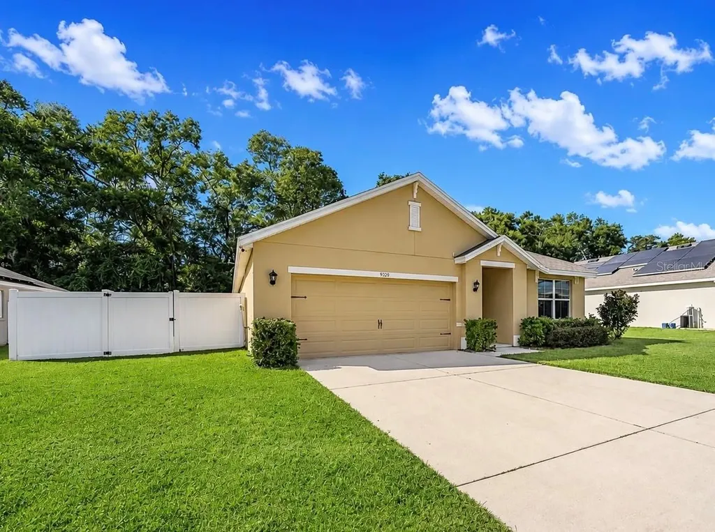 9902 SE 37th Terrace Belleview FL 34420