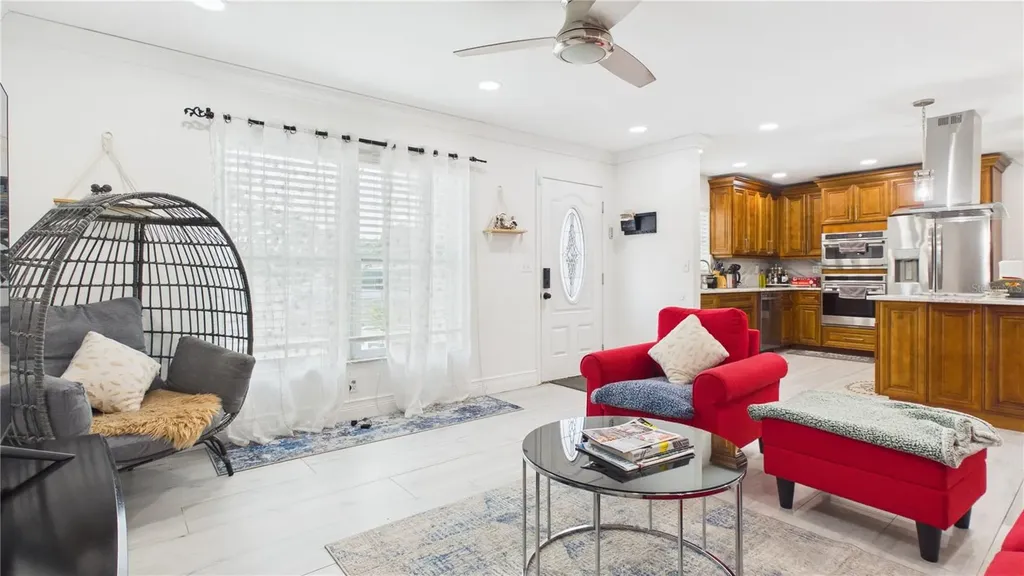 8721 N Orangeview Avenue Tampa FL 33617