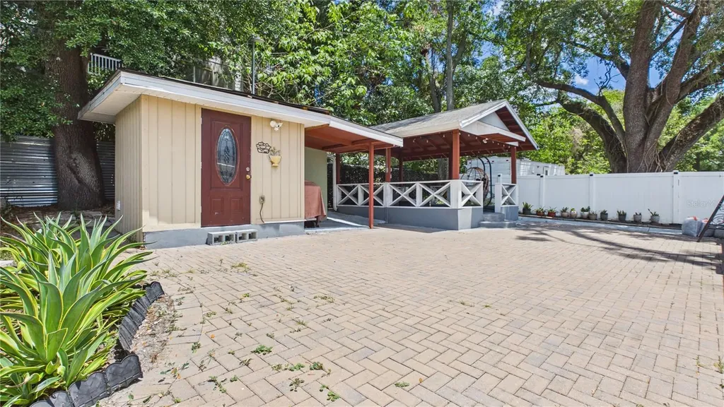 8721 N Orangeview Avenue Tampa FL 33617