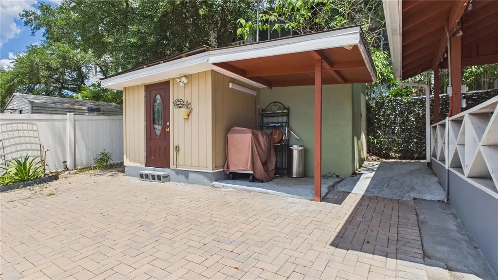8721 N Orangeview Avenue Tampa FL 33617