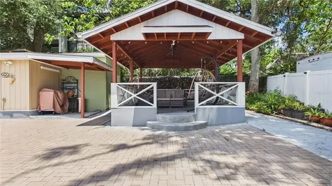 8721 N Orangeview Avenue Tampa FL 33617