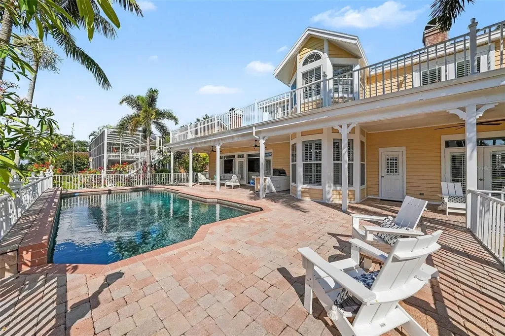 833 Marco Drive NE St Petersburg FL 33702