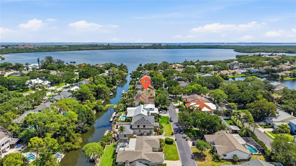 833 Marco Drive NE St Petersburg FL 33702