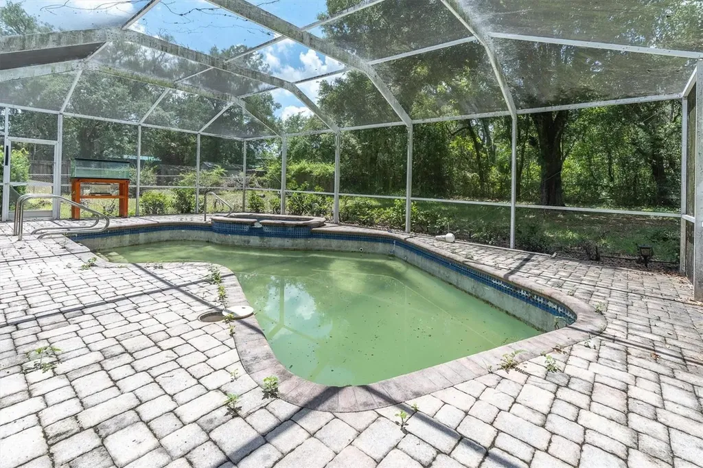 10422 N Woodmere Road Tampa FL 33617