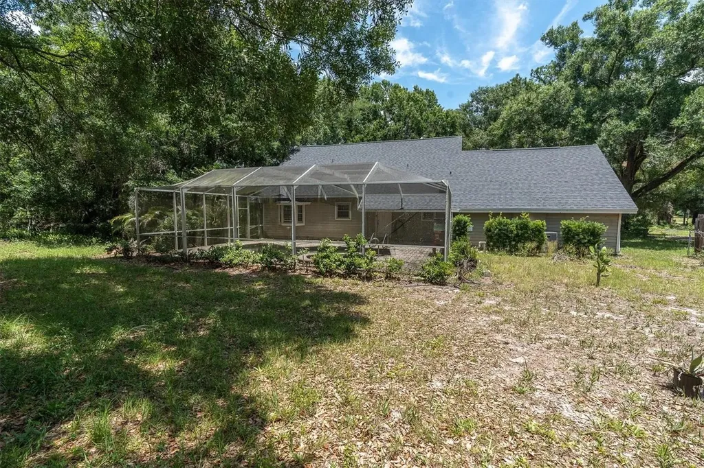 10422 N Woodmere Road Tampa FL 33617