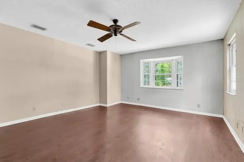 10422 N Woodmere Road Tampa FL 33617