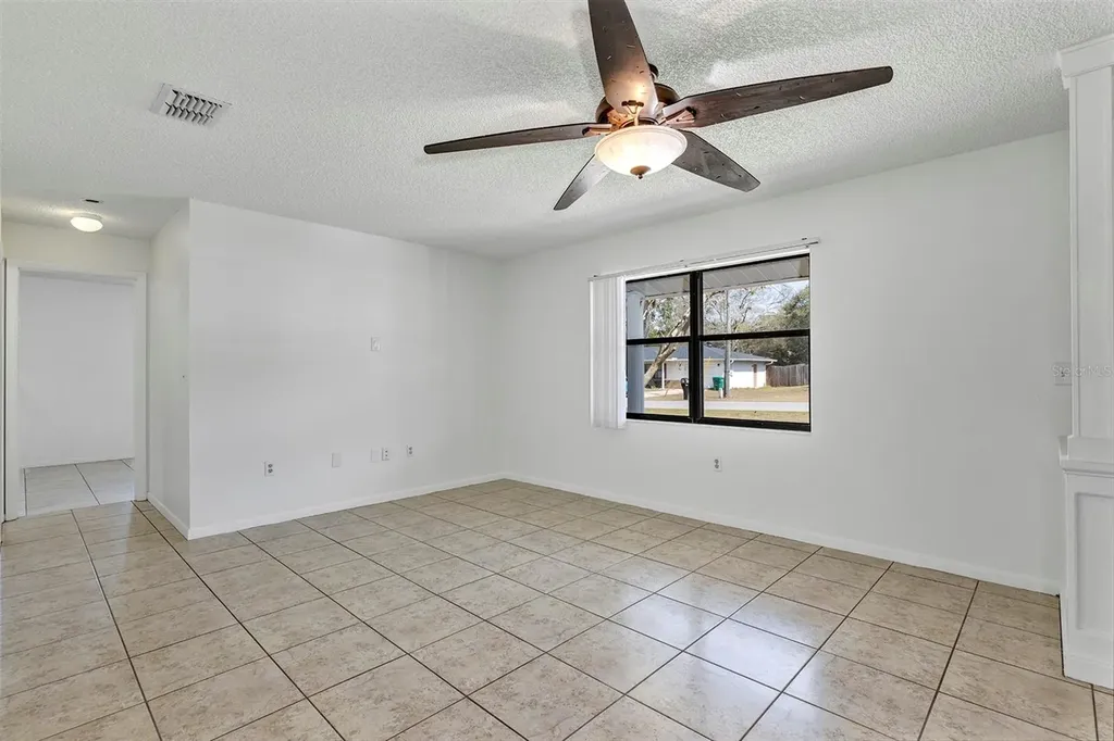 606 Third Avenue Lady Lake FL 32159