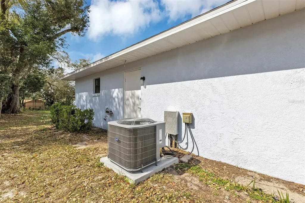 606 Third Avenue Lady Lake FL 32159