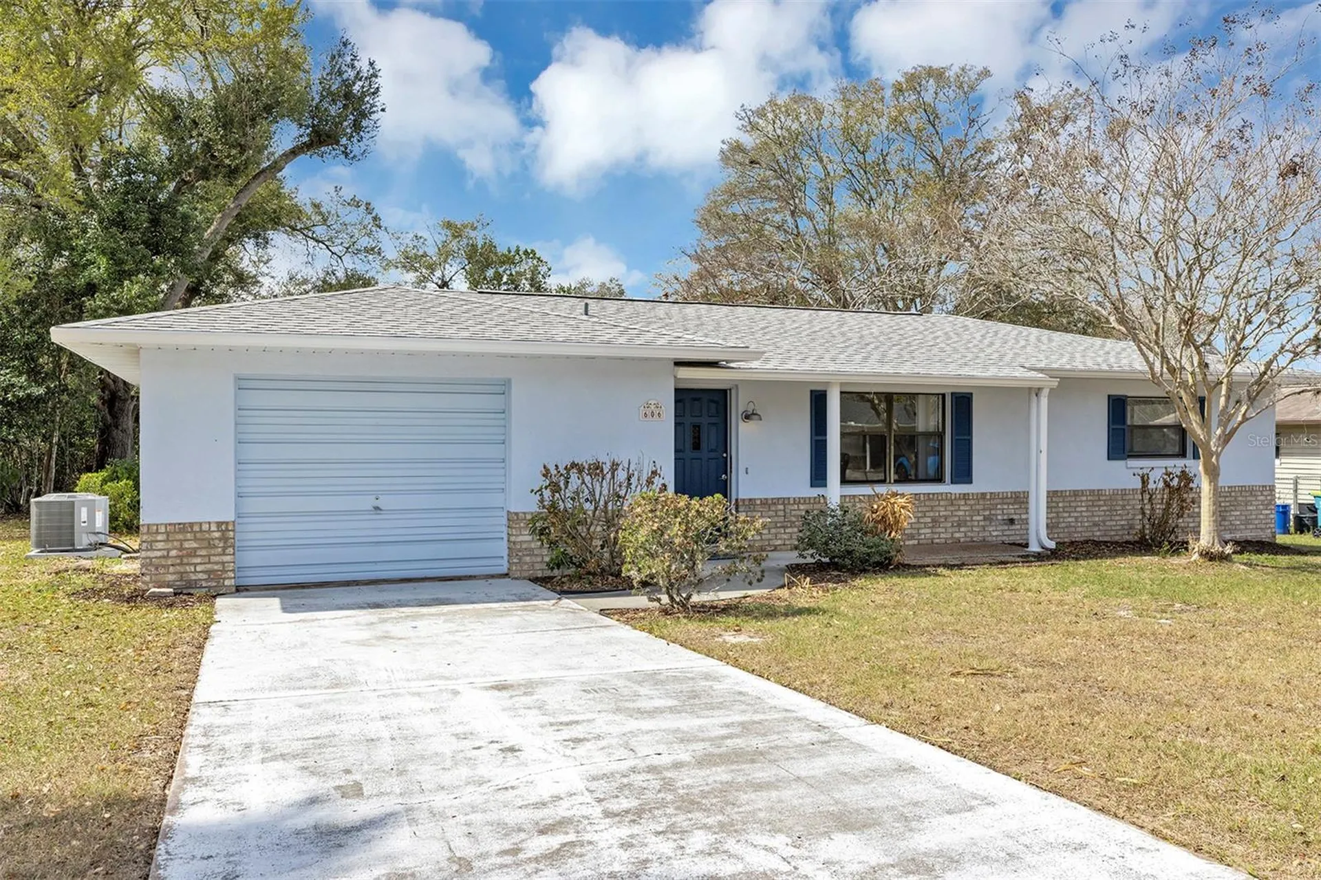 606 Third Avenue Lady Lake FL 32159