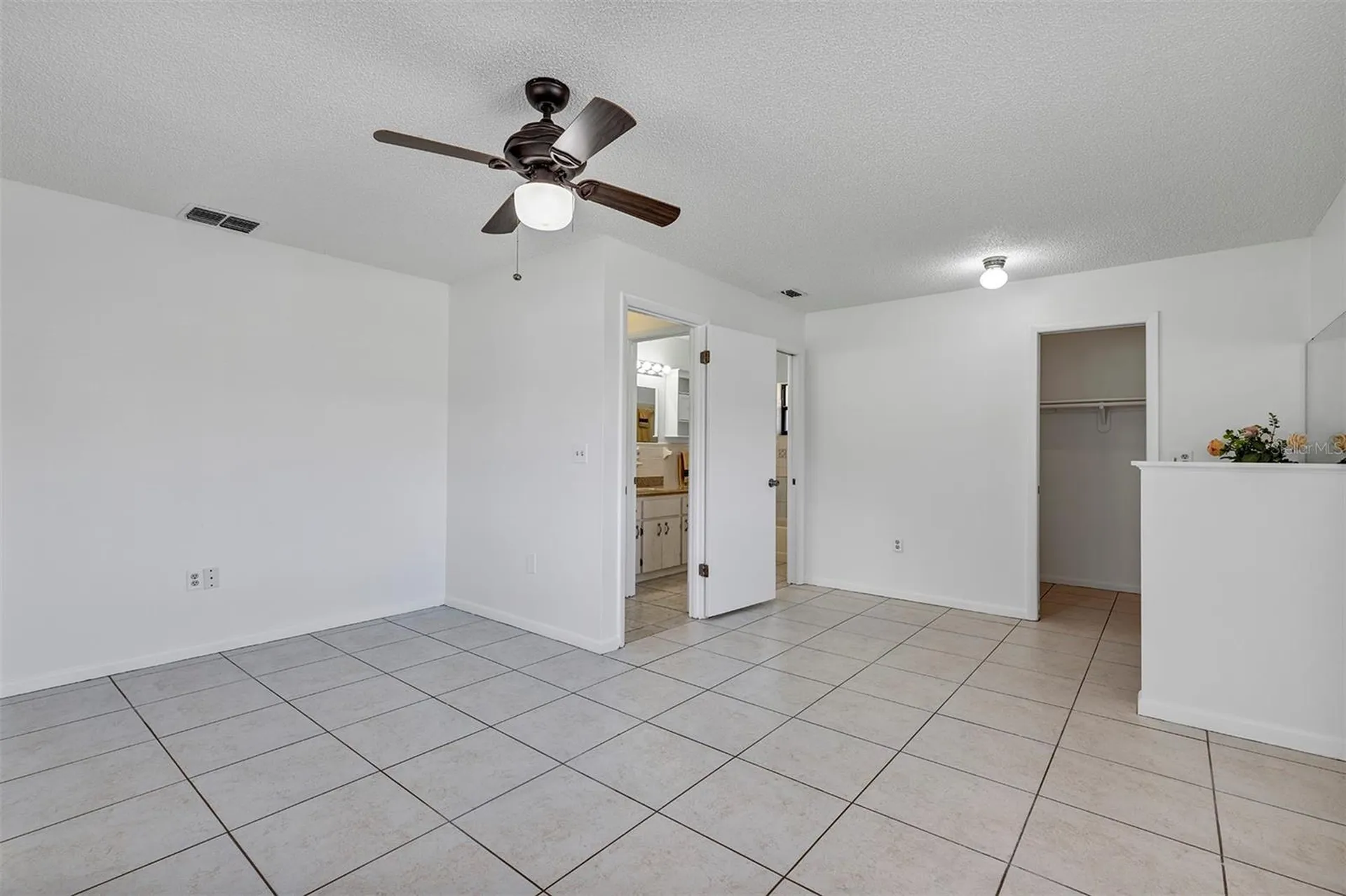 606 Third Avenue Lady Lake FL 32159