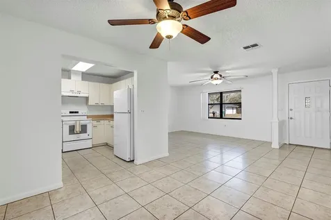 606 Third Avenue Lady Lake FL 32159