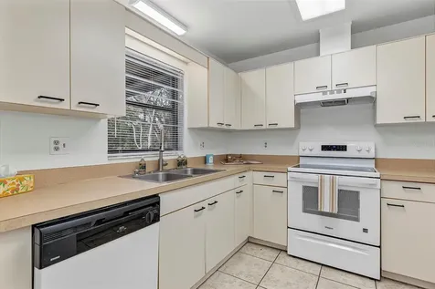 606 Third Avenue Lady Lake FL 32159