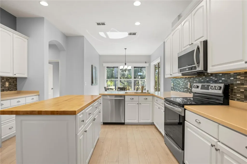 1305 Crystal Greens Drive Sun City Center FL 33573