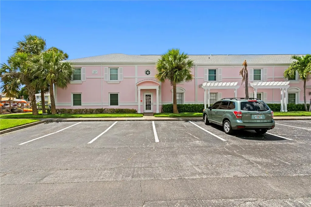 5175 Coquina Key Drive SE St Petersburg FL 33705