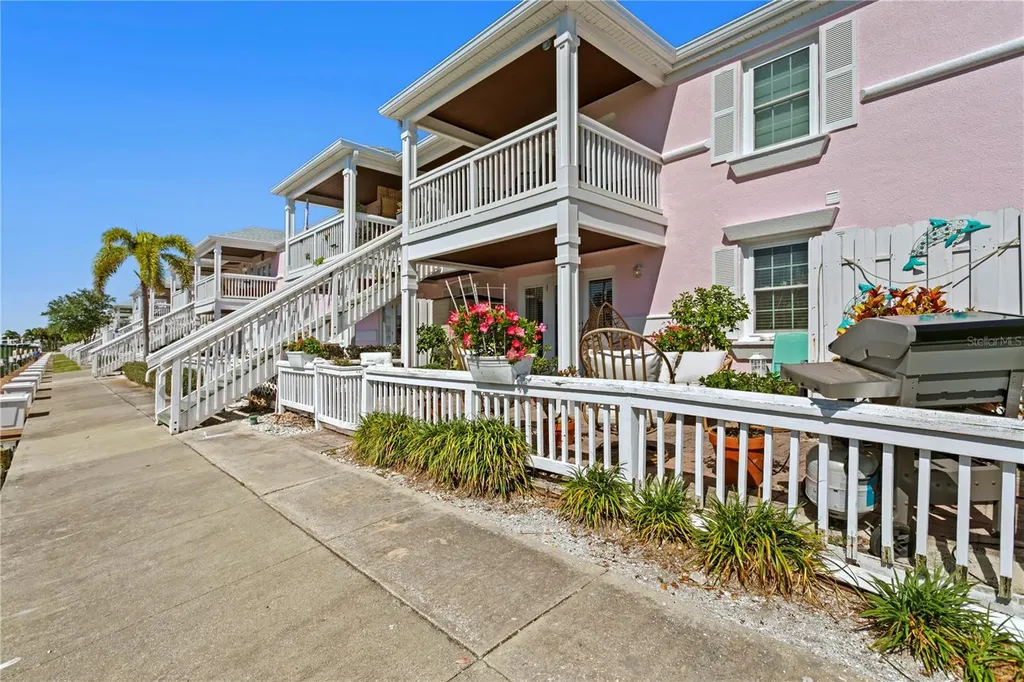5175 Coquina Key Drive SE St Petersburg FL 33705