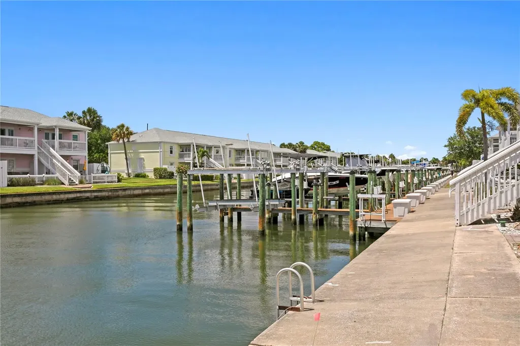 5175 Coquina Key Drive SE St Petersburg FL 33705
