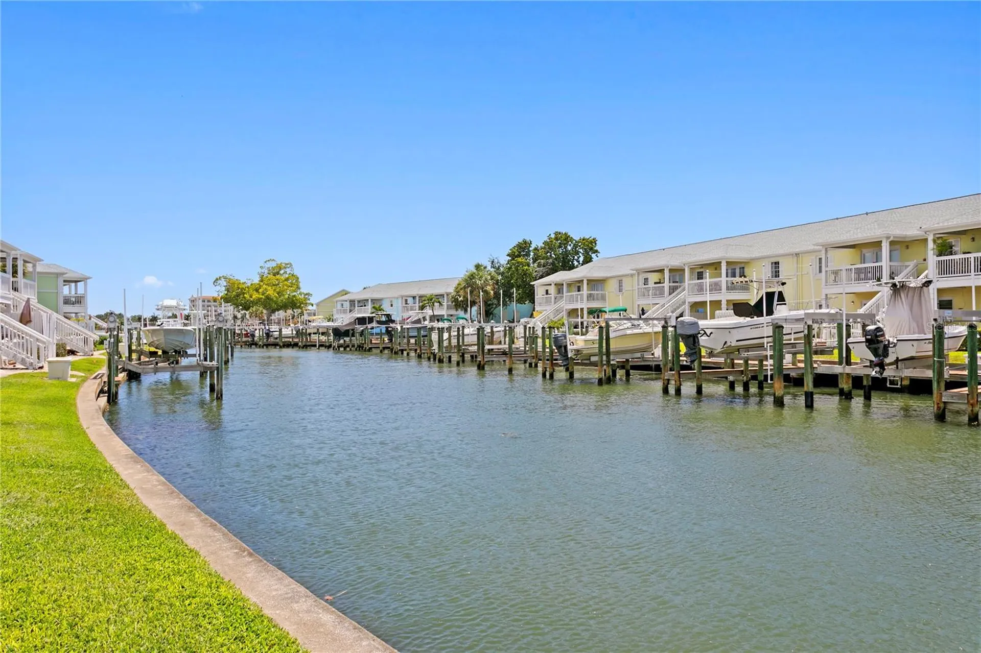 5175 Coquina Key Drive SE St Petersburg FL 33705