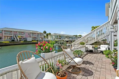 5175 Coquina Key Drive SE St Petersburg FL 33705
