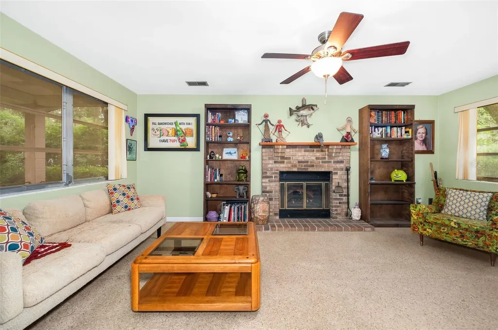 318 SW 40th Terrace Gainesville FL 32607