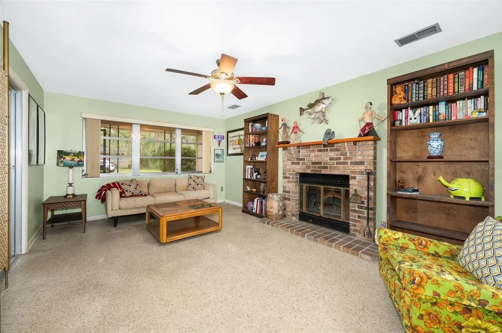 318 SW 40th Terrace Gainesville FL 32607
