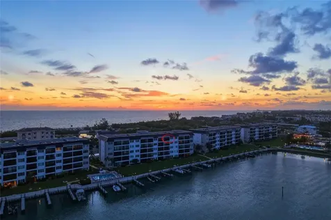 8977 Midnight Pass Road Sarasota FL 34242