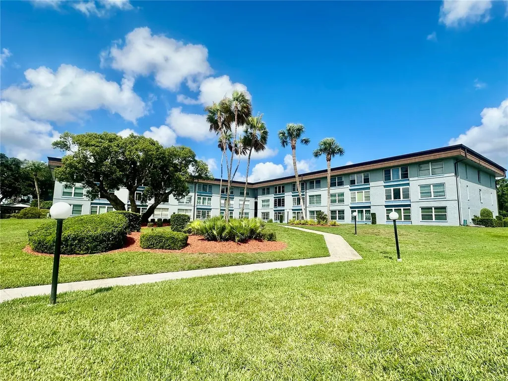333 Lake Howard Drive NW Winter Haven FL 33880