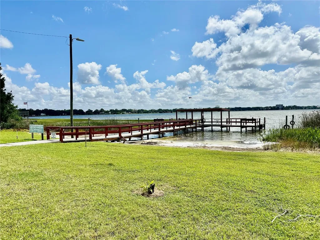 333 Lake Howard Drive NW Winter Haven FL 33880