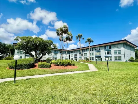 333 Lake Howard Drive NW Winter Haven FL 33880