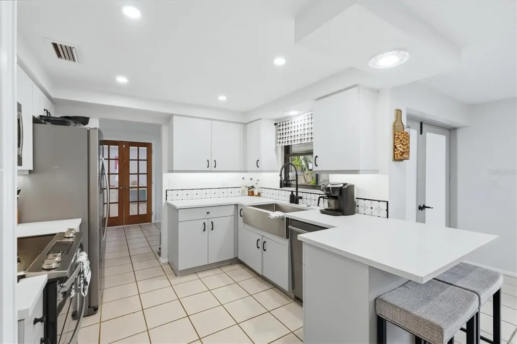 4913 Almanza Avenue Sarasota FL 34235