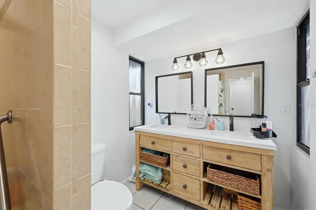 4913 Almanza Avenue Sarasota FL 34235