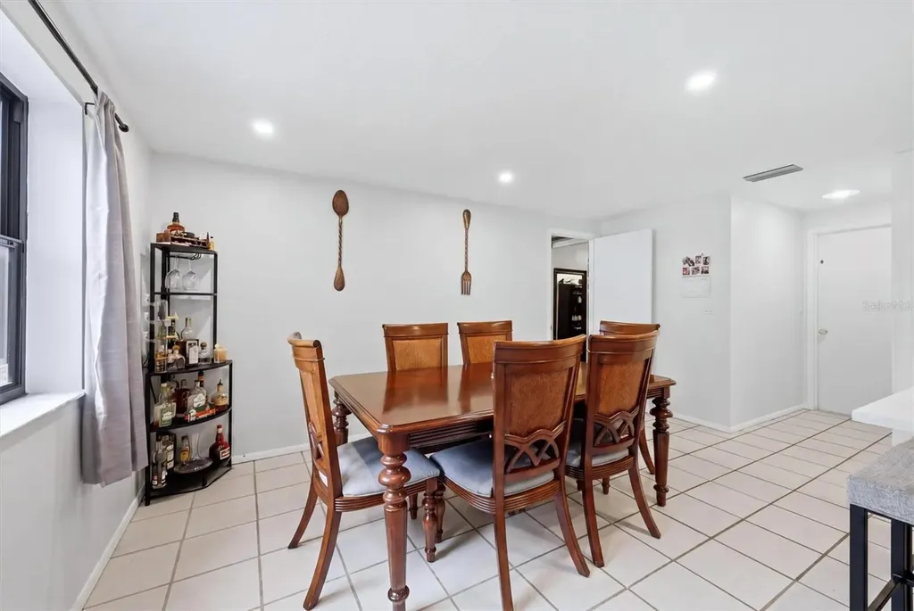 4913 Almanza Avenue Sarasota FL 34235