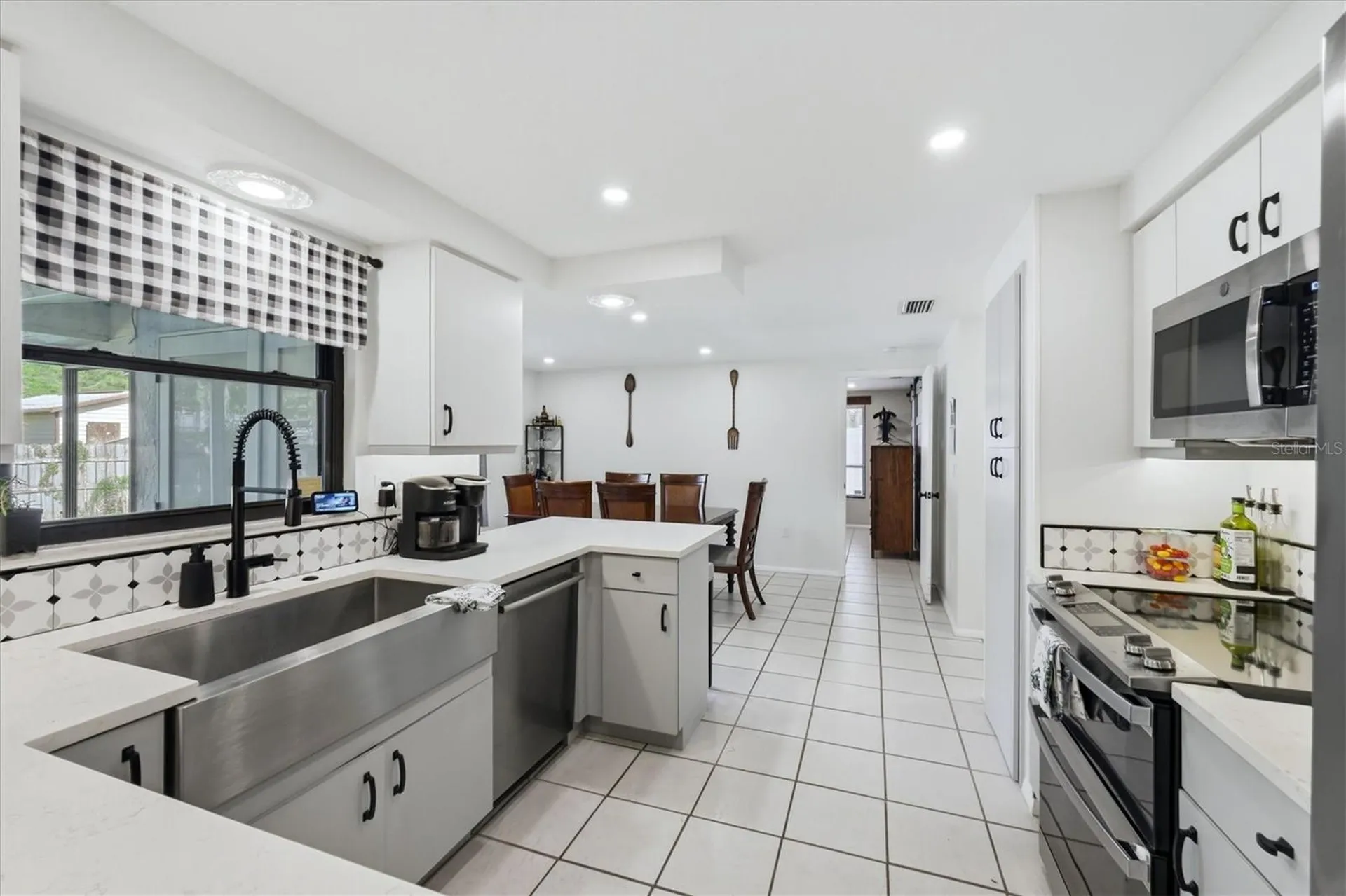 4913 Almanza Avenue Sarasota FL 34235
