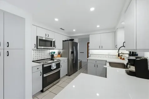 4913 Almanza Avenue Sarasota FL 34235