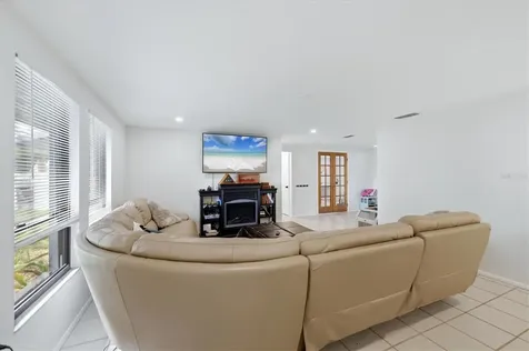 4913 Almanza Avenue Sarasota FL 34235
