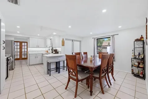 4913 Almanza Avenue Sarasota FL 34235