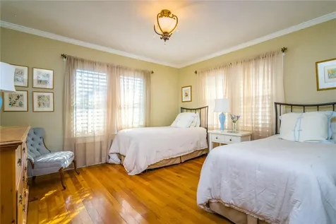 827 S Delaware Avenue Tampa FL 33606