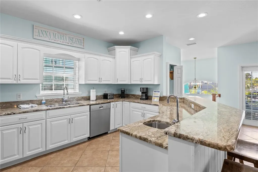 7005 Holmes Boulevard Holmes Beach FL 34217