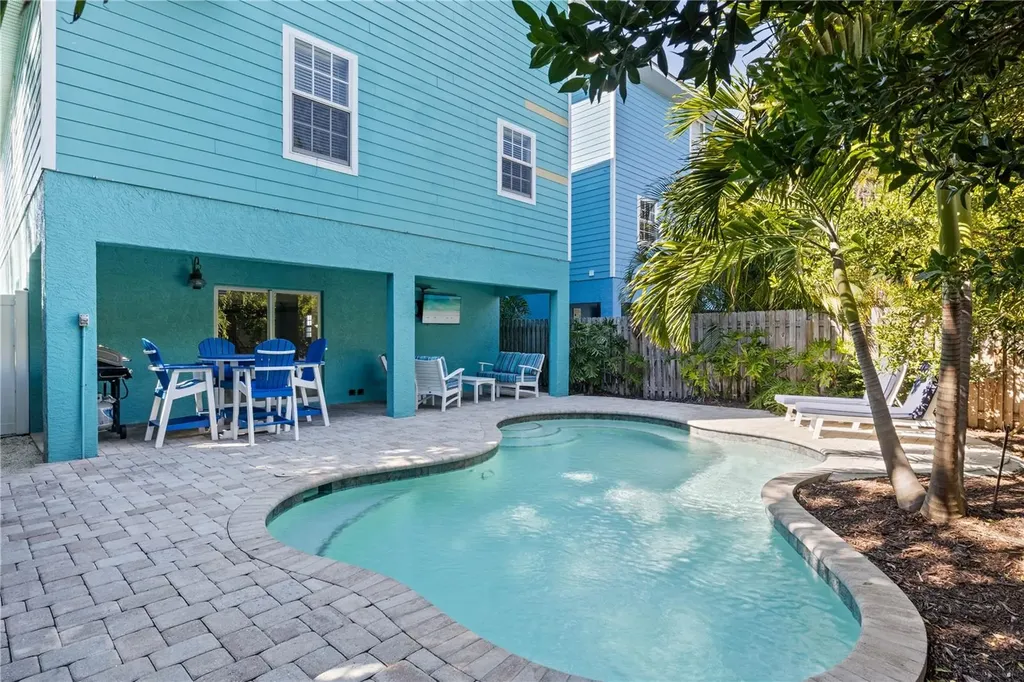 7005 Holmes Boulevard Holmes Beach FL 34217