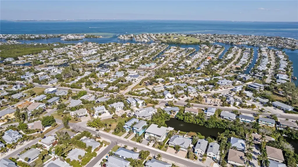 7005 Holmes Boulevard Holmes Beach FL 34217