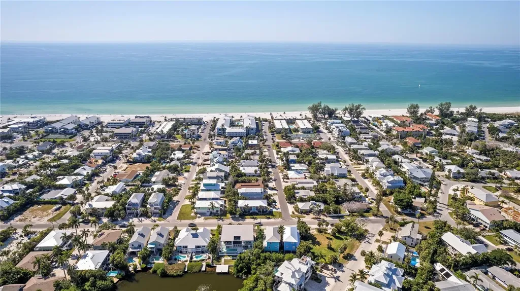 7005 Holmes Boulevard Holmes Beach FL 34217