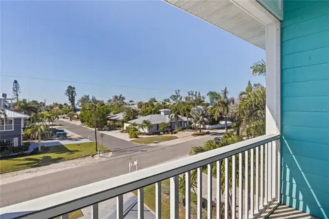 7005 Holmes Boulevard Holmes Beach FL 34217